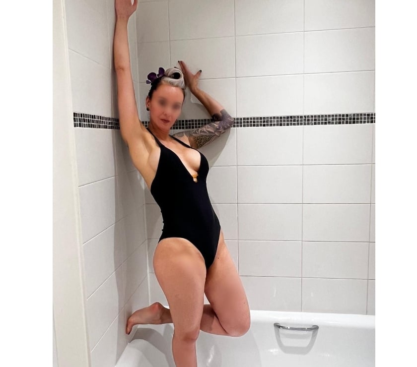 Escorts Hertfordshire East Hertfordshire - Photos for Relaxing and Revitalising Massage by English Sadie!