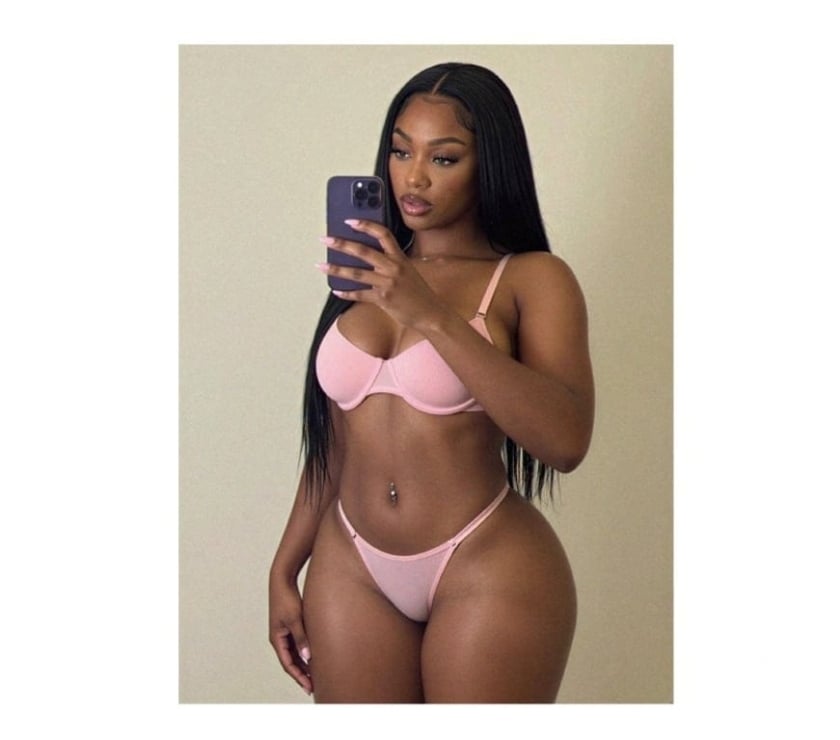Luton Town Centre - Luton — lGirl very hot big ass  🥰💯🧡Brenda and thay