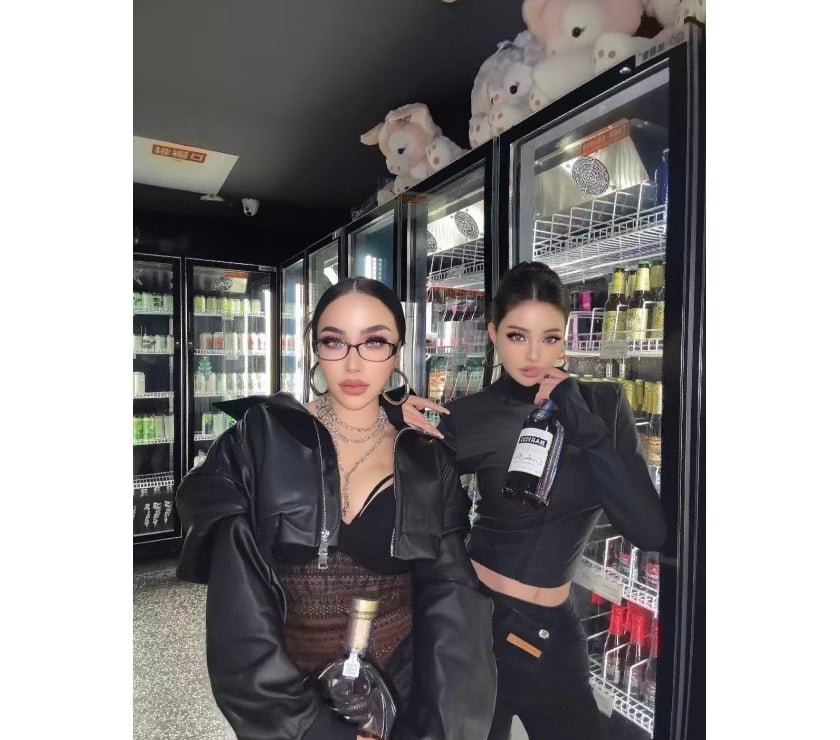 Prescot - Knowsley — Two hot Filipina girls