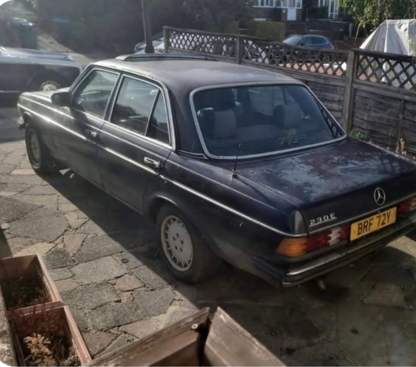 used cars for sale North London Arnos Grove - North London - Photos for 1983 MERCEDES 230E 123 SERIES CLASSIC FOR RESTORATION