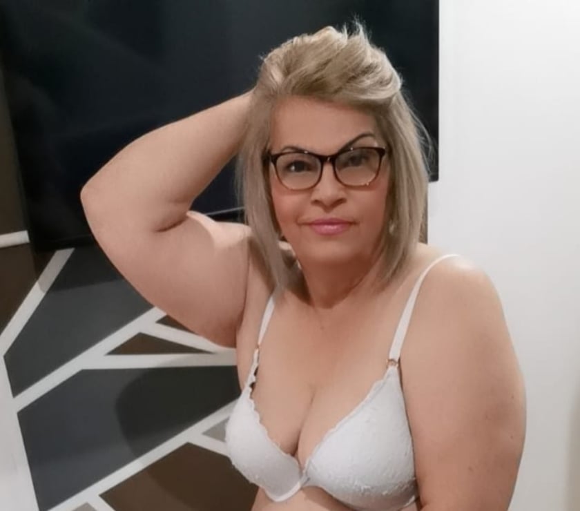 Escorts North London Edmonton - North London - Photos for ME NAME Milf ZITA. N18 EDMONTON