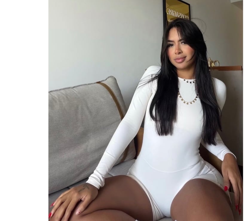 Guildford Town Centre - Guildford — Sexy Brazilian hot body 🥰