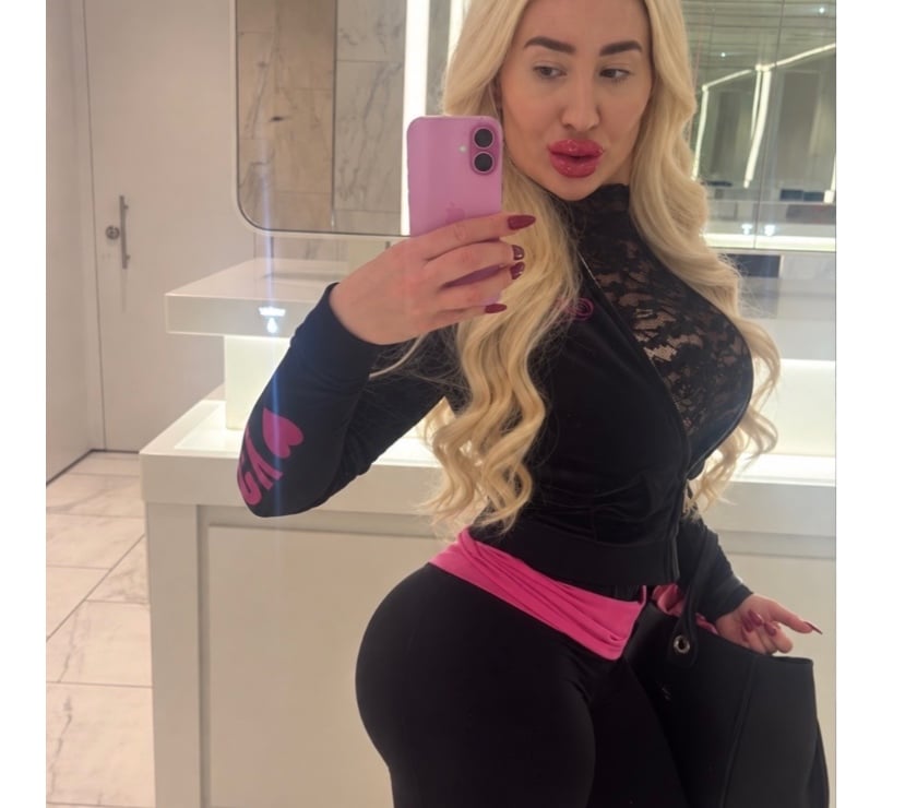 Canary Wharf - East London — Addictive Bimbo Doll 🥰💖