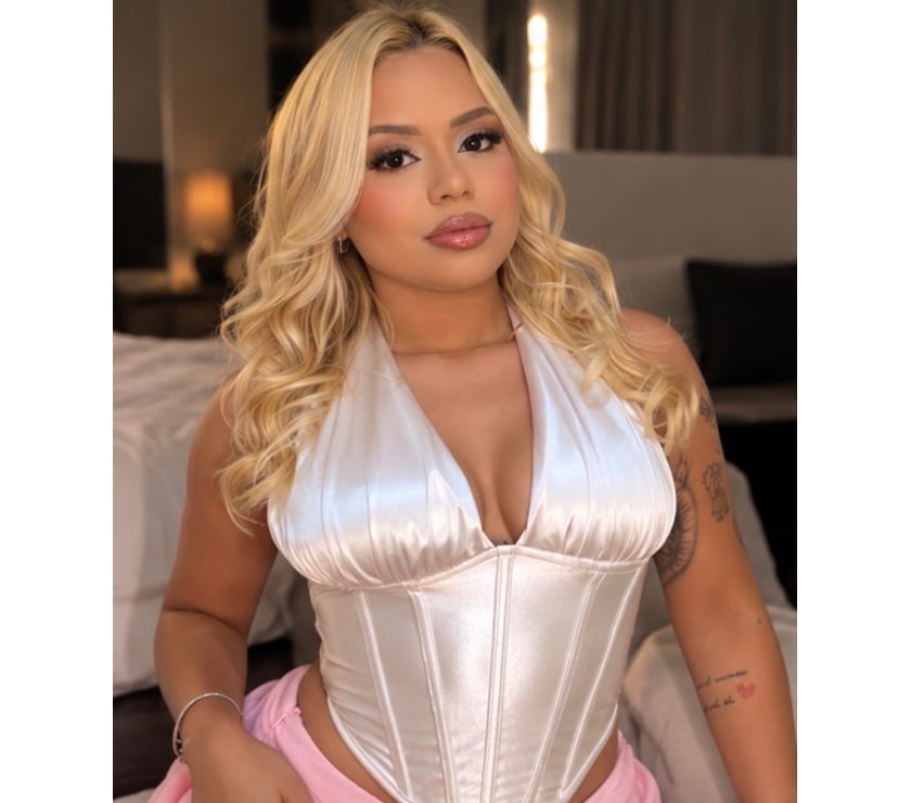 👑💎 EXCLUSIVE BLONDE — BEAUTY & CHARM 💋