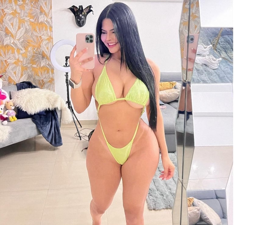 Ambar stunning and HOT🔥🔥🍑