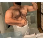 Masseur open mind with strong hands