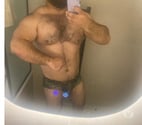 Heathrow Terminal 4 Station - South West London — Masseur open mind with strong hands