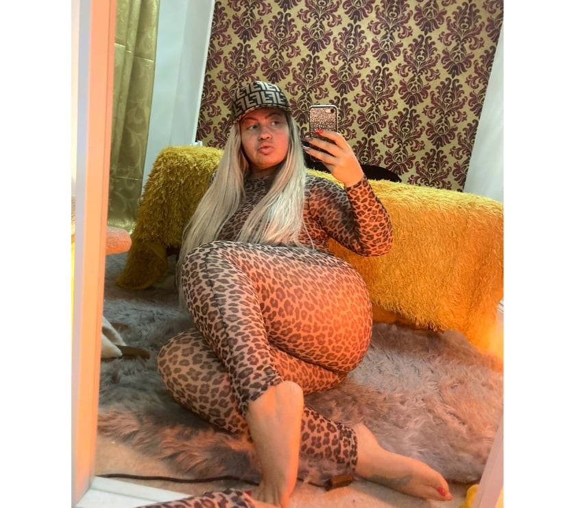 Escorts South West London Sutton - Photos for Epsom high street !! Curvy Maggi 🥰☝🏻✔️