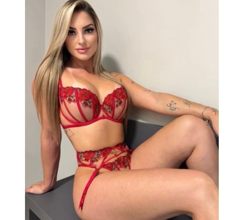 Shoreditch High Street Station - North London — Letícia ❤️HOT BLONDIE❤️BIG TITS❤️FUN🥳1H120