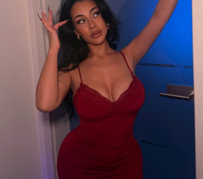Bush Hill Park Station - Enfield — Beautiful and curvy Lola ❗️❤️❤️