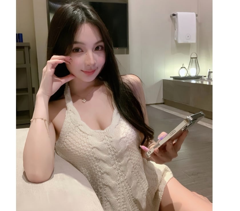 Escorts East London Shadwell - East London - Photos for 🌷 Sweet Presence & Easy Vibes ✨