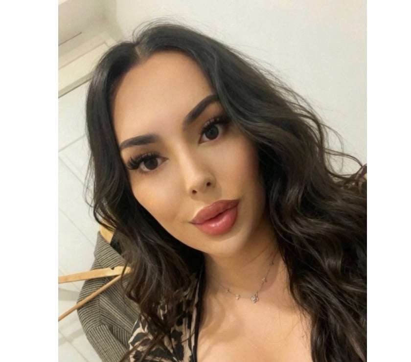 Ruislip - Hillingdon — Feminine - Real Photos - West London