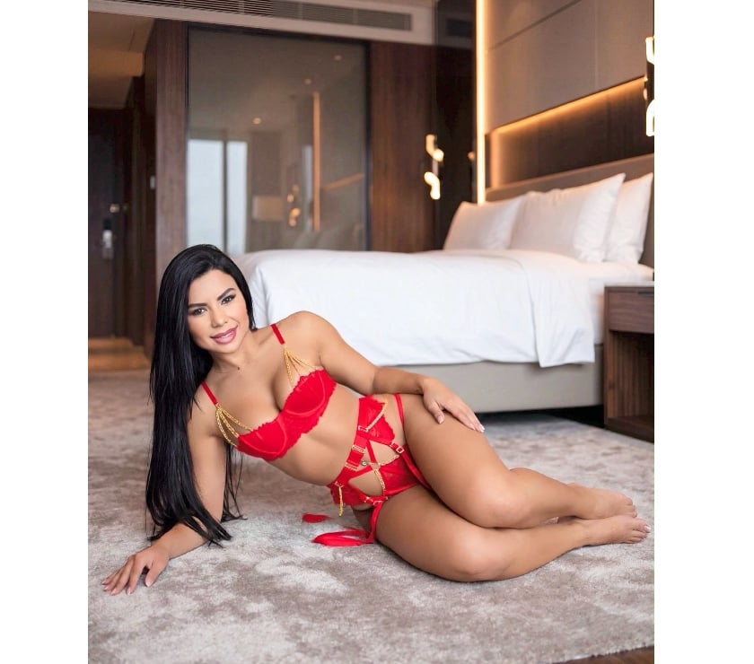 Escorts East London Canary Wharf - East London - Photos for Sienna Royale • Brunette • Elegance • Allure 💋