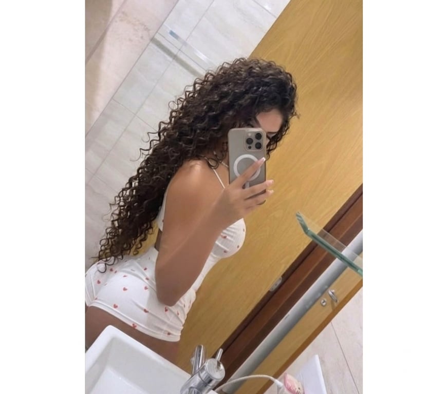Escorts East London Bermondsey Station - East London - Photos for 🔥NEW IN E1 – ISABELLA | CURLY HAIR, SWEET LIPS