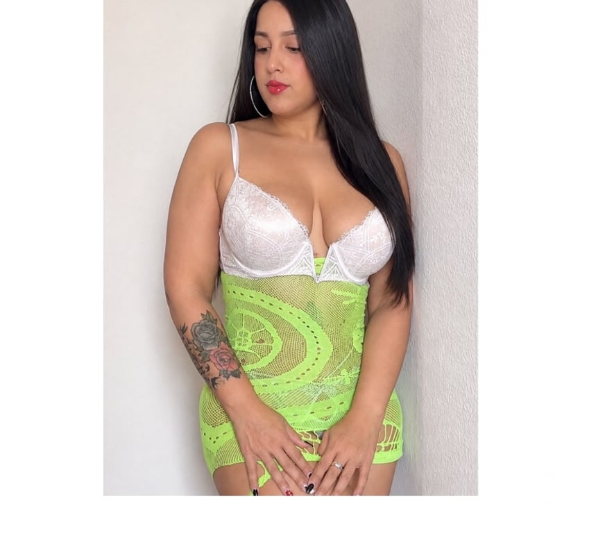 Escorts Aberdeen Old Aberdeen - Aberdeen - Photos for Sweet and naughty petite Latina ready for the party
