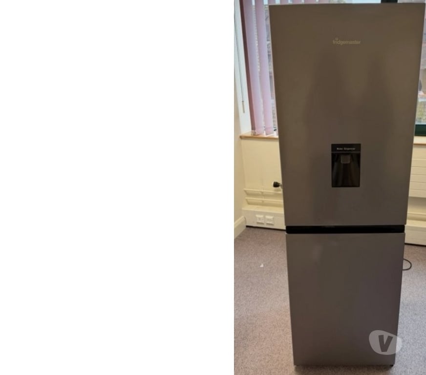household goods Surrey Woking - Photos for Fridgemaster Fridge Freezer with Water Dispenser – Silver