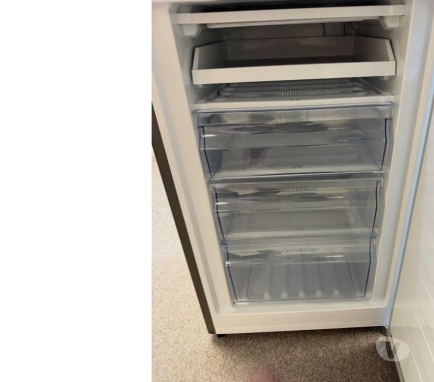 household goods Surrey Woking - Photos for Fridgemaster Fridge Freezer with Water Dispenser – Silver