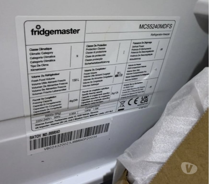 household goods Surrey Woking - Photos for Fridgemaster Fridge Freezer with Water Dispenser – Silver