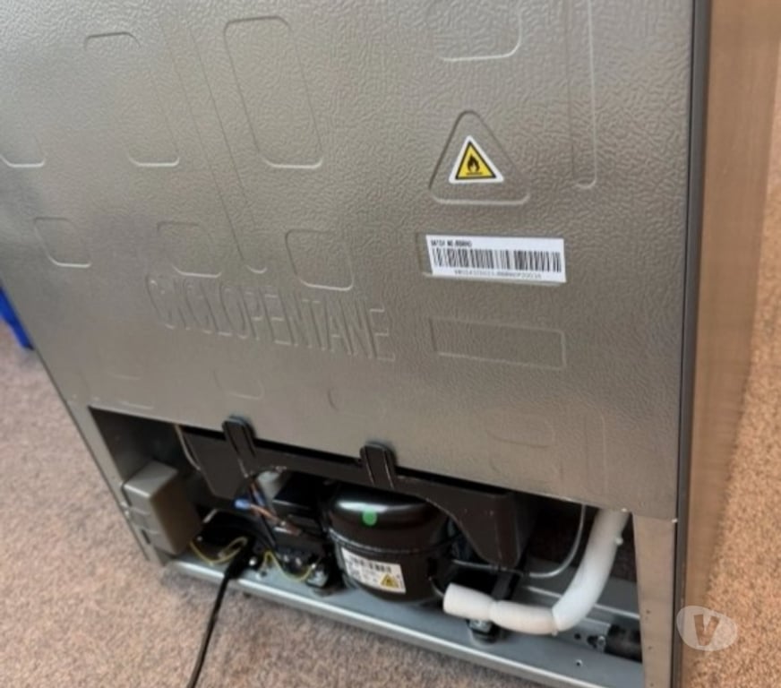 household goods Surrey Woking - Photos for Fridgemaster Fridge Freezer with Water Dispenser – Silver
