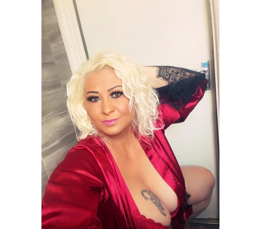 Escorts East London Havering - Photos for AMANDA HORNY MILF BIG NATURAL BOOBS RELAX KISS 💋