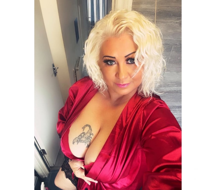 Escorts East London Havering - Photos for AMANDA HORNY MILF BIG NATURAL BOOBS RELAX KISS 💋