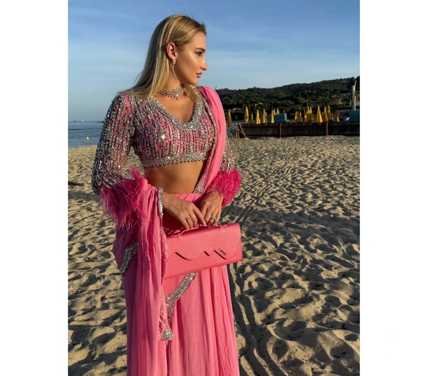 Escorts West Northamptonshire Northampton - West Northamptonshire - Photos for HINDI white girl🫦 new in town🔞🔥