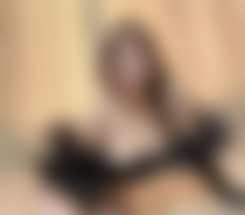 Photos for PARTY GIRL 🥳🎉🥂🍾NEW IN TOWN 🫦🔥
