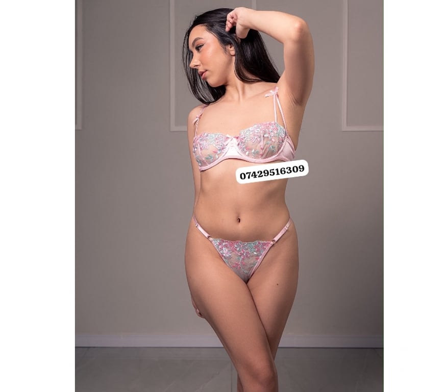 Escorts Greater Manchester Manchester - Photos for Petite Sofi small and slim stud£nt