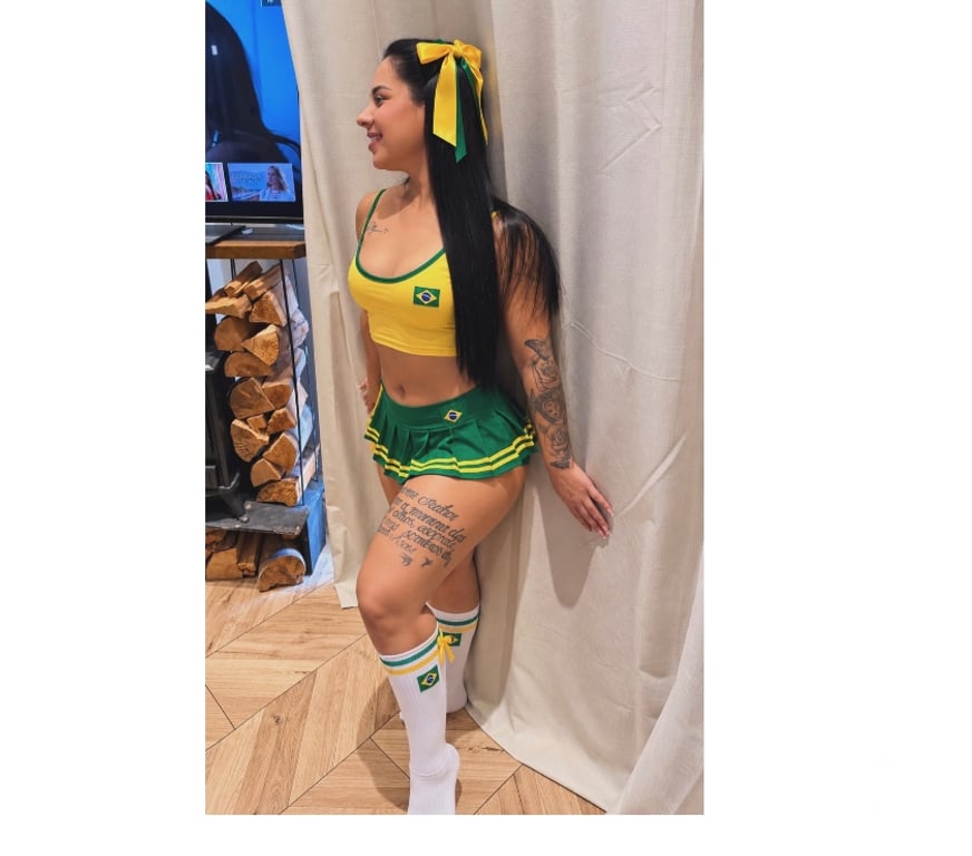 Escorts Wiltshire Swindon - Photos for Laura – Gorgeous Brazilian Beauty