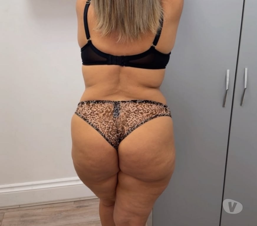 Escorts East London Mile End Station - East London - Photos for Adri, an attractive and seductive lady.