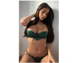 Luton Town Centre - Luton — Girl ready for party