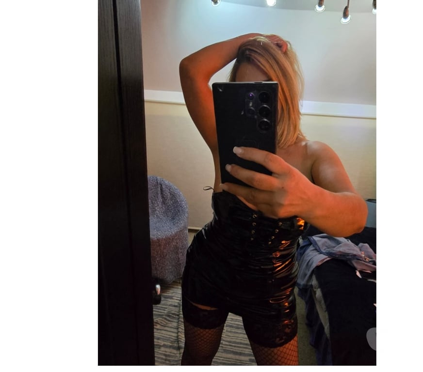 Escorts Surrey Epsom and Ewell - Photos for Massage and Strap-on