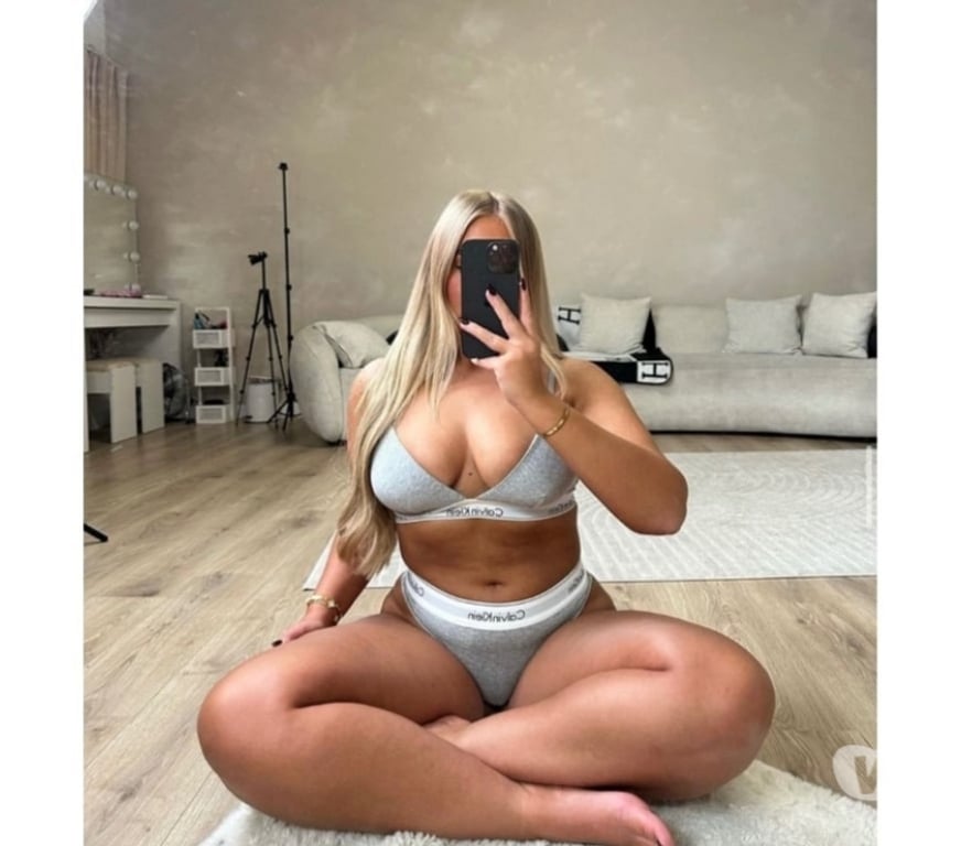 Escorts Norfolk Norwich - Photos for Isabely 💋, a sexy blonde who satisfies your desires.