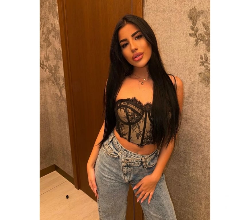 Escorts Nottinghamshire Bassetlaw - Photos for Sexy Babe in Town Party