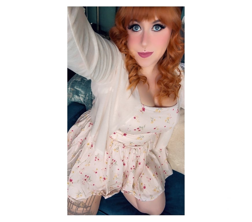 Escorts West Yorkshire Leeds - Photos for Dating Lydia West - Curvy, tattooed redhead