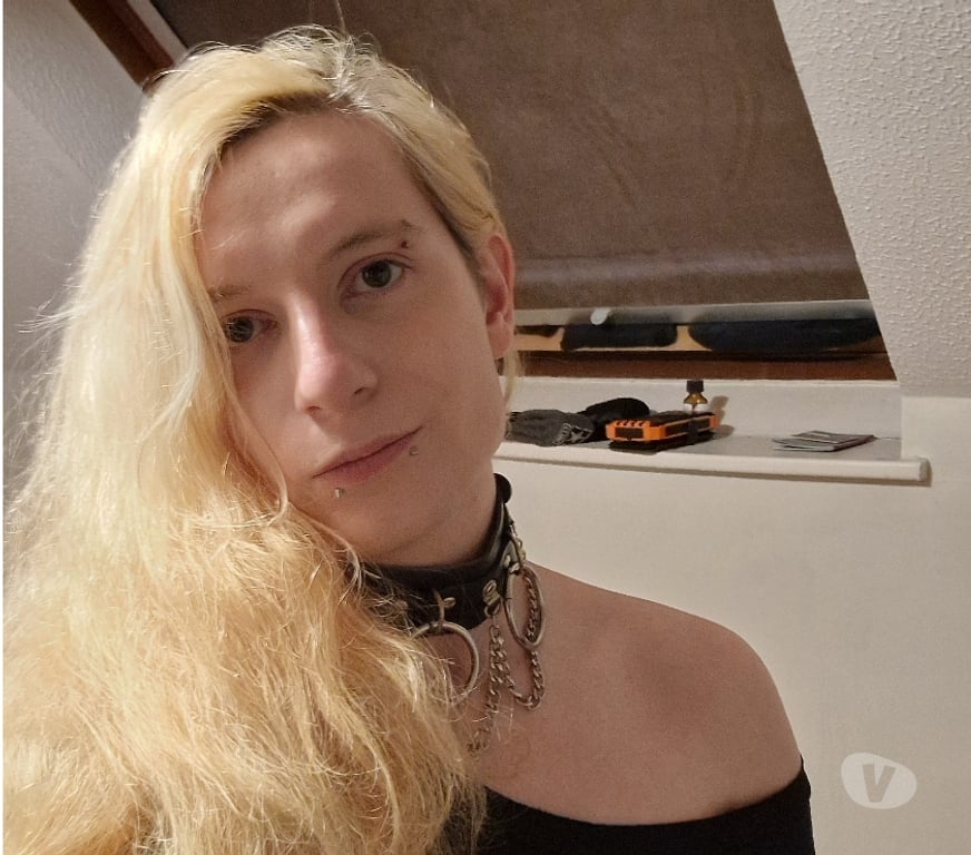 Trans Escorts Surrey Spelthorne - Photos for 23 very submissive