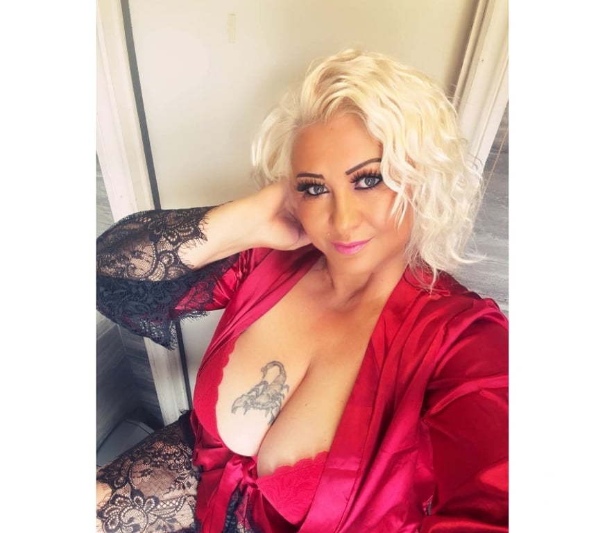 Escorts East London Goodmayes - East London - Photos for AMANDA HORNY MILF BIG NATURAL BOOBS RELAX KISS