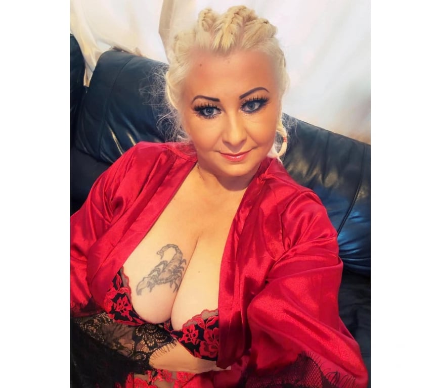 Escorts East London Goodmayes - East London - Photos for AMANDA HORNY MILF BIG NATURAL BOOBS RELAX KISS