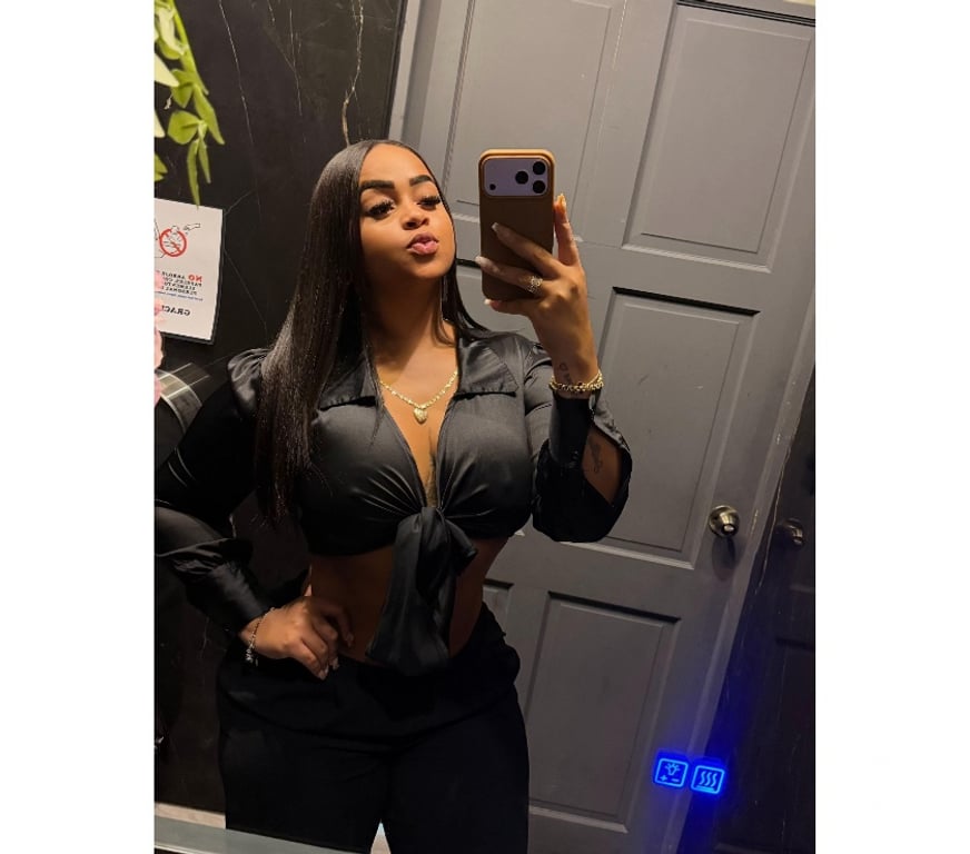 Escorts Derbyshire Derby - Photos for SEXY LATINA, BEAUTIFUL CURVES & A PLAYFUL SMILE �
