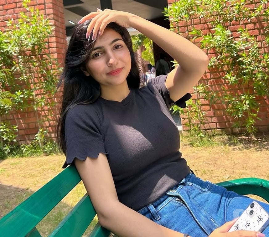 Escorts East London Whitechapel Station - East London - Photos for New indian charming students available