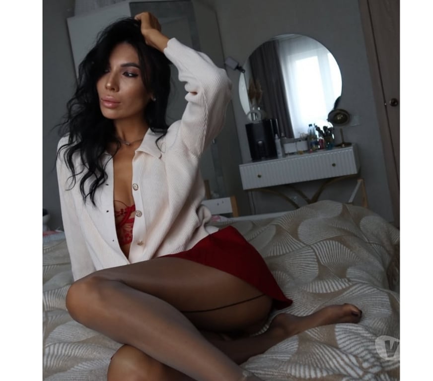 Escorts Surrey Guildford - Photos for 🍒 Hot Brunette Ready to Spice Up Your Night!🔥❤️