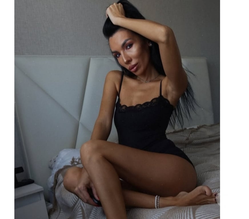 Escorts South West London Richmond upon Thames - Photos for 🍒 Hot Brunette Ready to Spice Up Your Night!🔥❤️