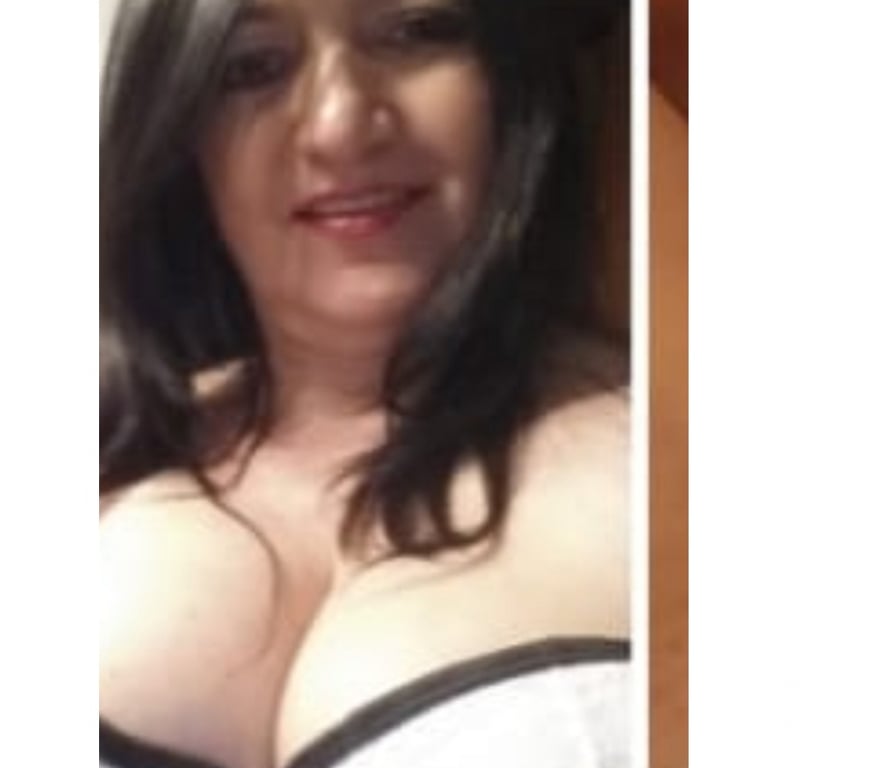 Escorts South West London Streatham - South West London - Photos for Sexy Latina Sandra offers a relaxing massage.