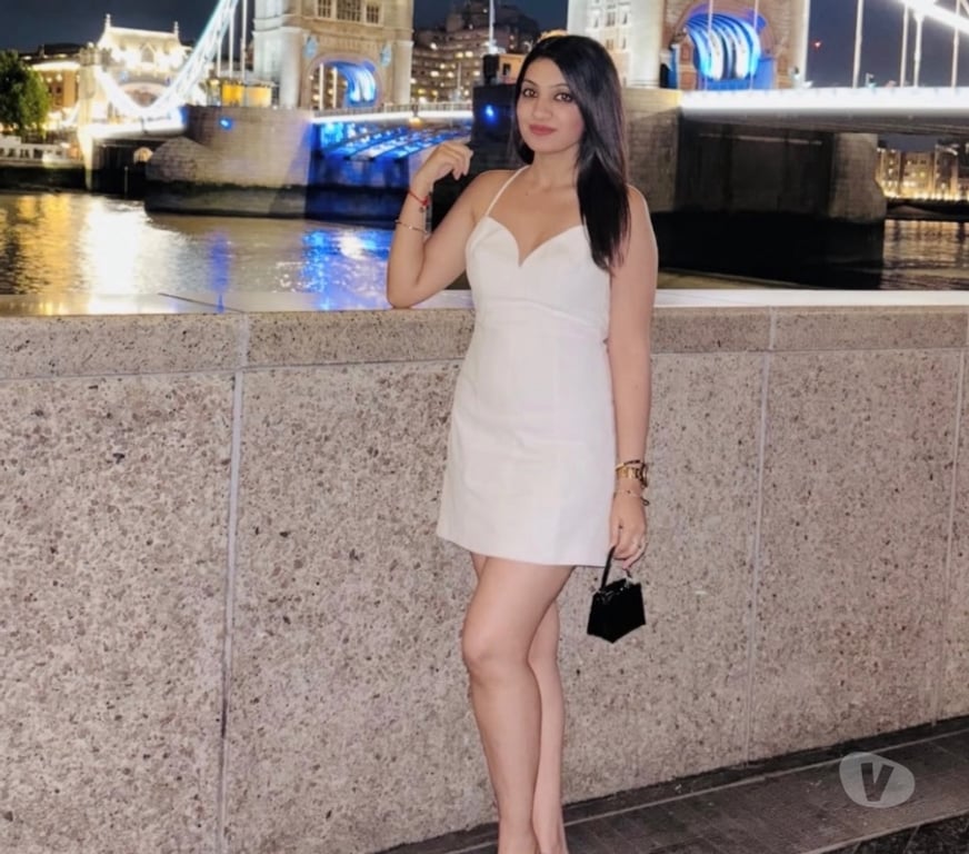 Escorts Hertfordshire Stevenage - Photos for Sweet & Friendly Indian Companion in the Area.