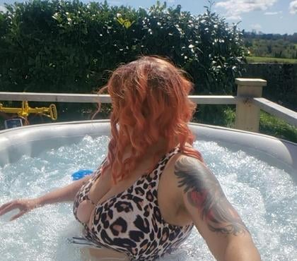Escorts Borris Carlow - Photos for Fun Hot Tub Hydrotherapy For De-stress Relief