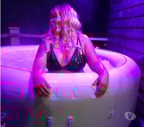 40 Degrees Outside Heated Hot Tub Massage With British Elly