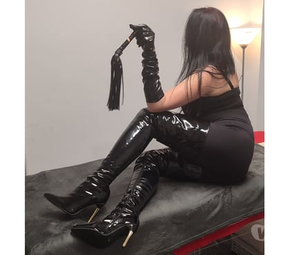 Escorts Dublin-2 Dublin - Photos for Big cleavages by Katy D2 0899 81 7036