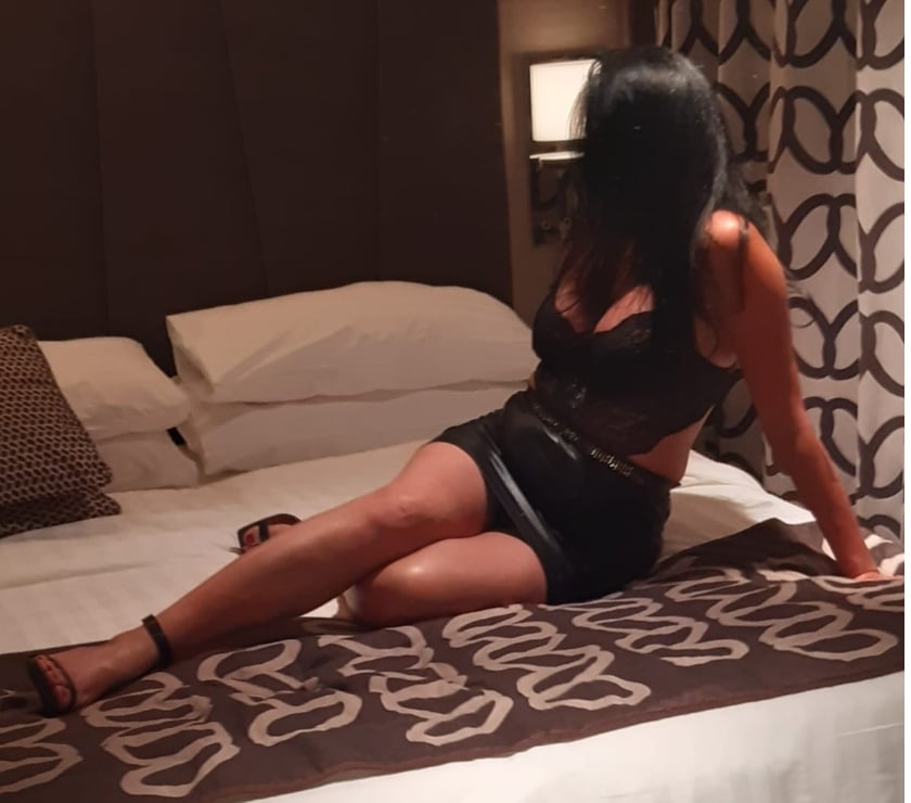 Big cleavages by Katy D2 and grooming 0899 81 7036