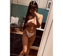 Brunett and slime the best serice