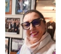 Available 2 or 4 hand